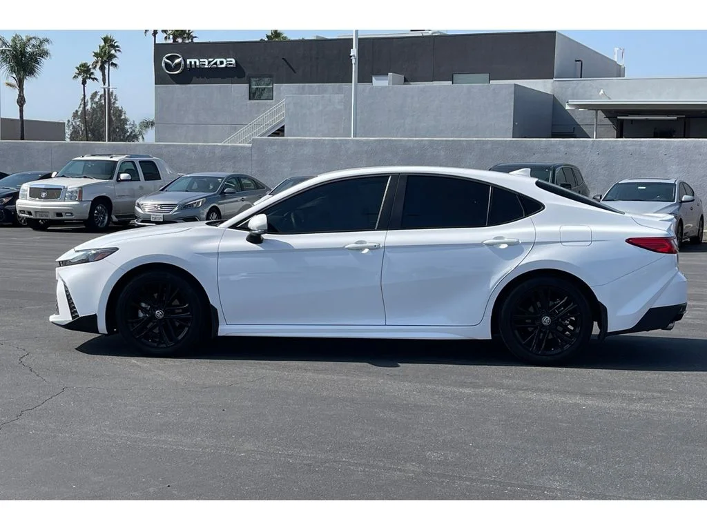 Used 2025 Ice Cap Toyota SE image 3