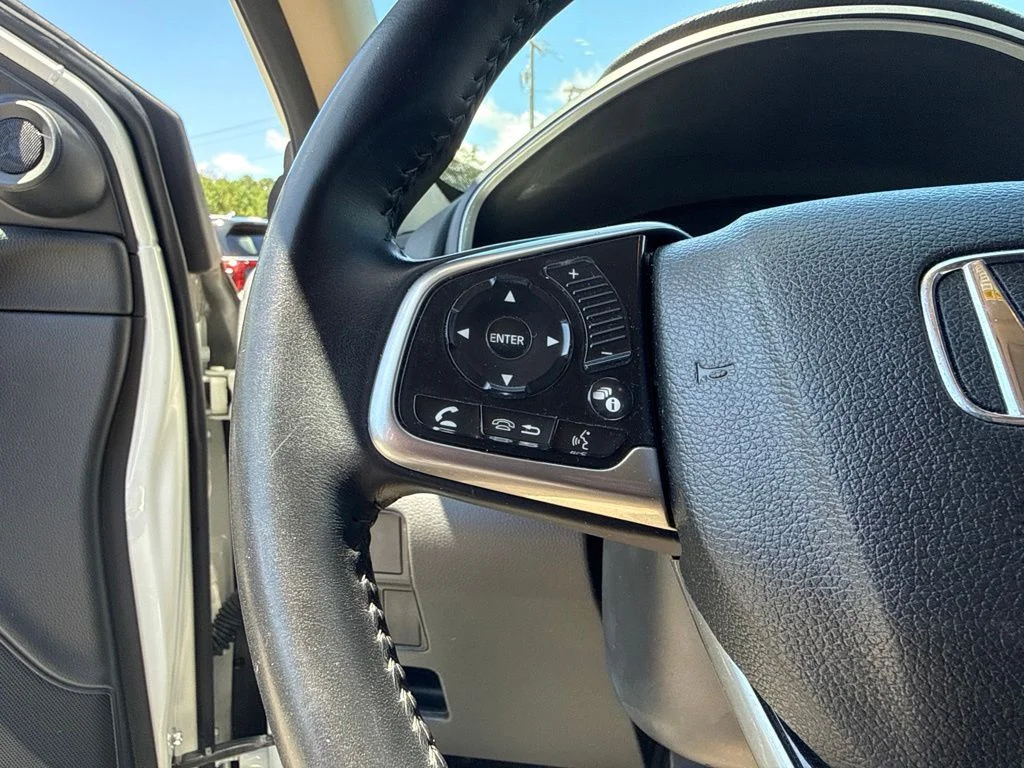 Used 2017 White Honda EX-L image 9