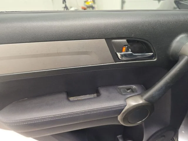 Used 2011 Urban Titanium Metallic Honda EX-L image 17
