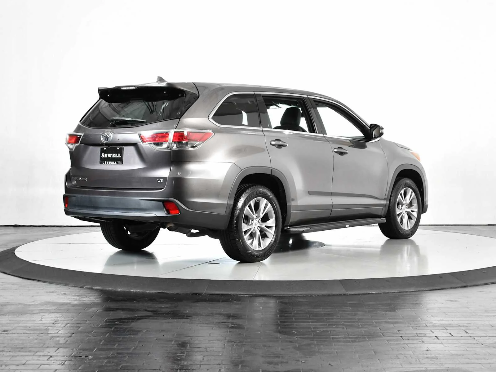 Used 2015 Predawn Gray Mica Toyota LE image 6