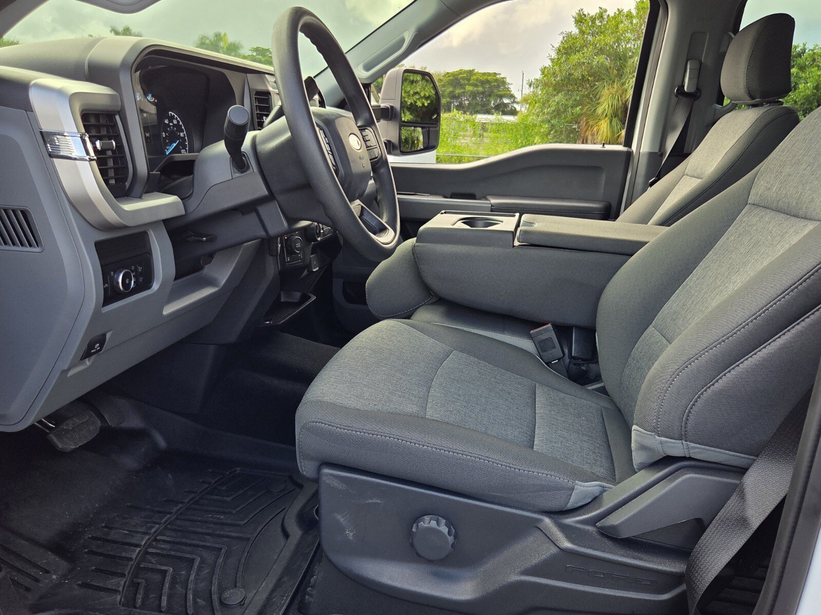 Used 2024 Oxford White Ford XL image 9