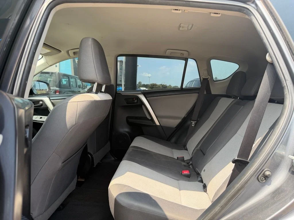 Used 2015 Gray Toyota LE image 12