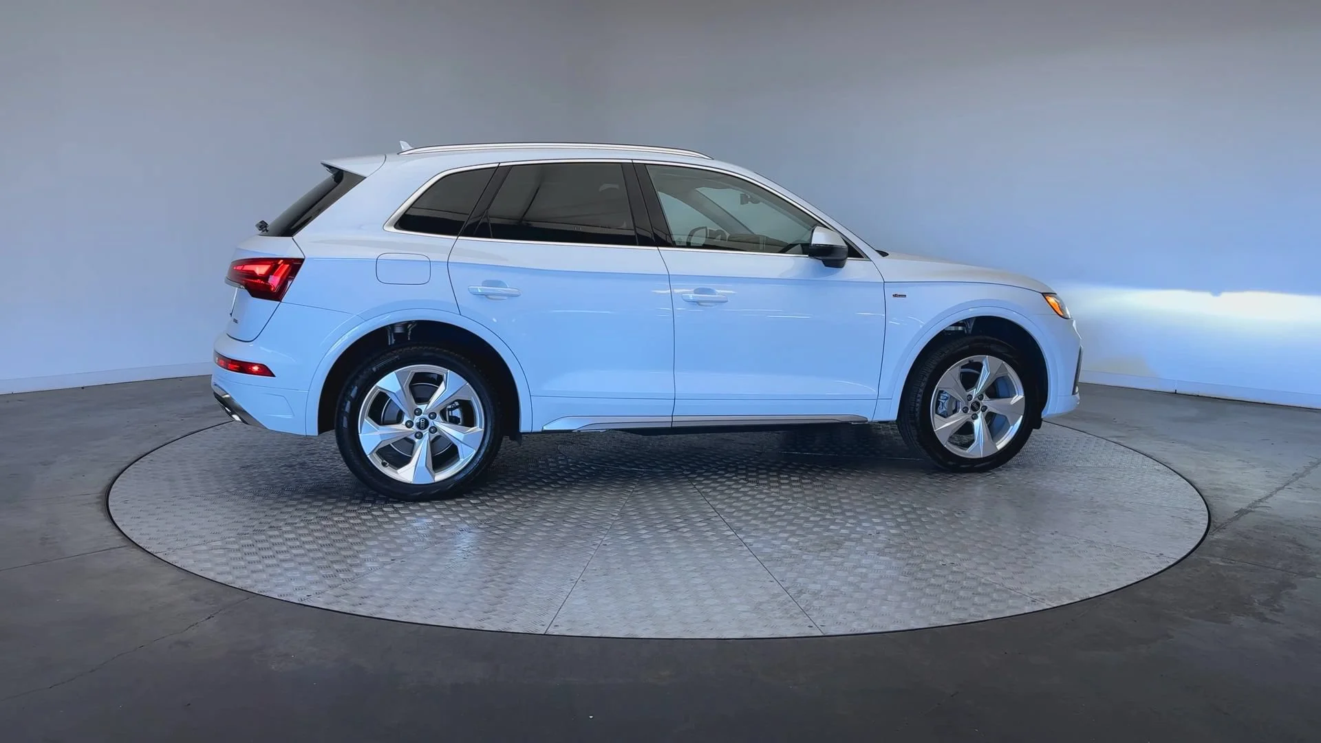 Used 2025 Glacier White Metallic Audi S line Premium Plus image 9