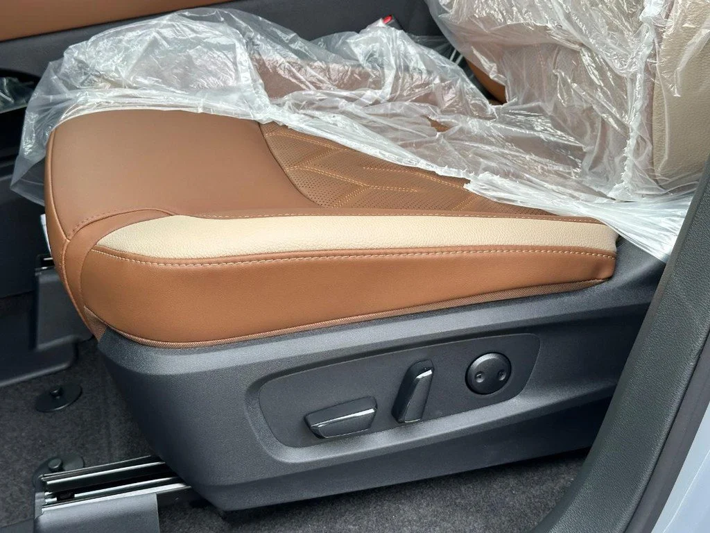 New 2026 Boulder Gray Pearl / Super Black Two-tone Nissan Platinum image 21