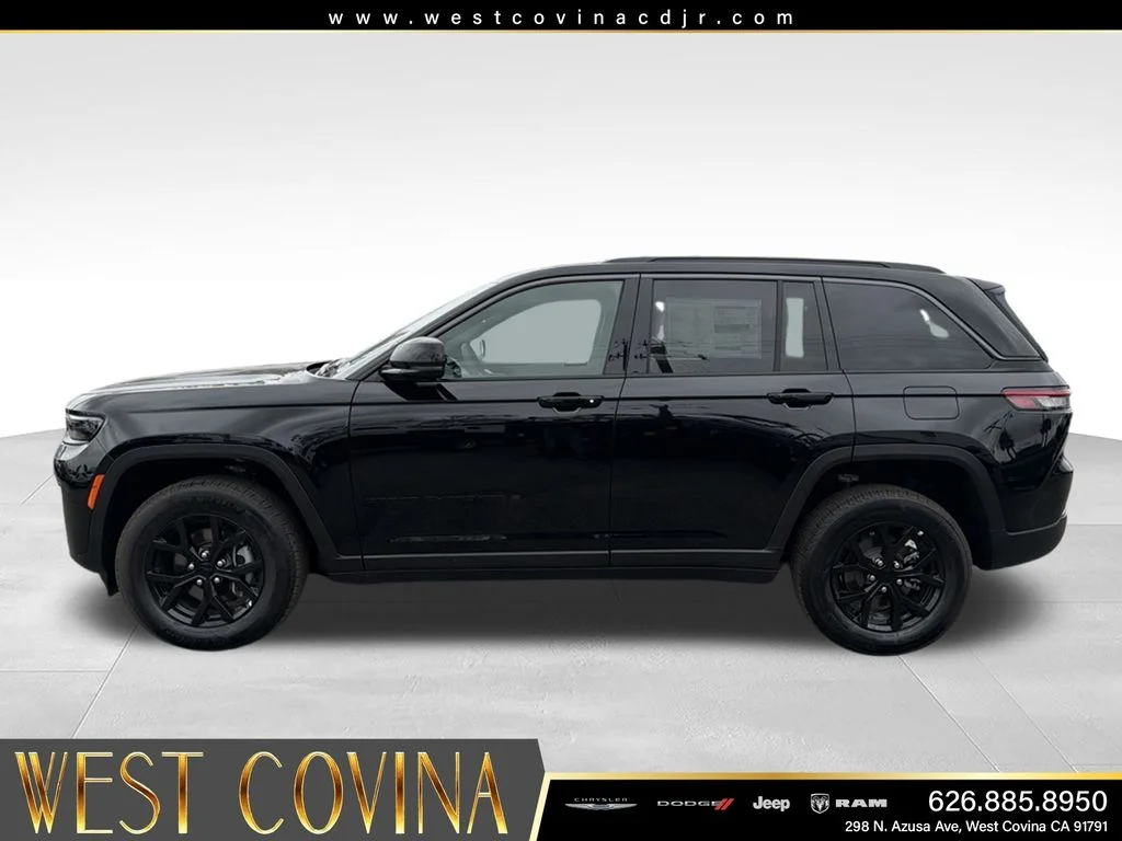 New 2026 Diamond Black Crystal Pearlcoat Jeep Altitude image 12