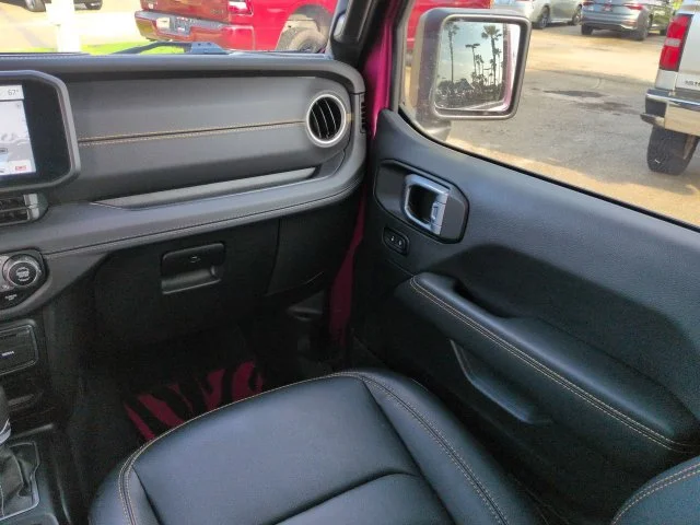 Certified Used 2024  Jeep Sahara image 16