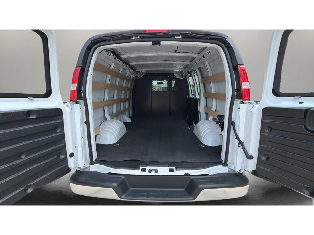 Used 2025 White GMC Work Van image 33