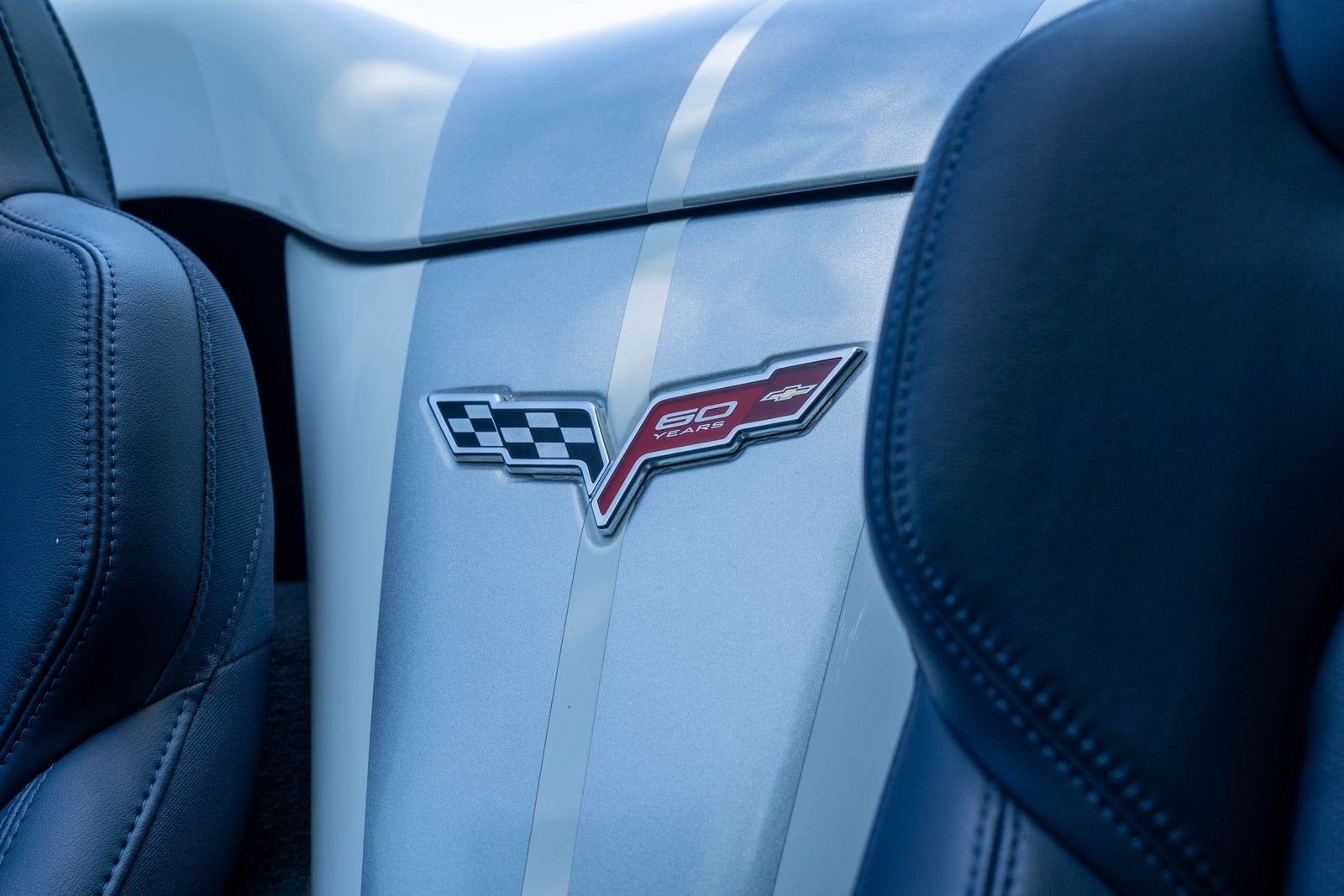Used 2013 Arctic White Chevrolet 427 1SC image 30