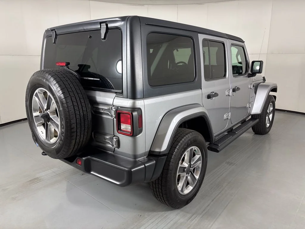 Used 2021 Silver Jeep Unlimited Sahara image 8