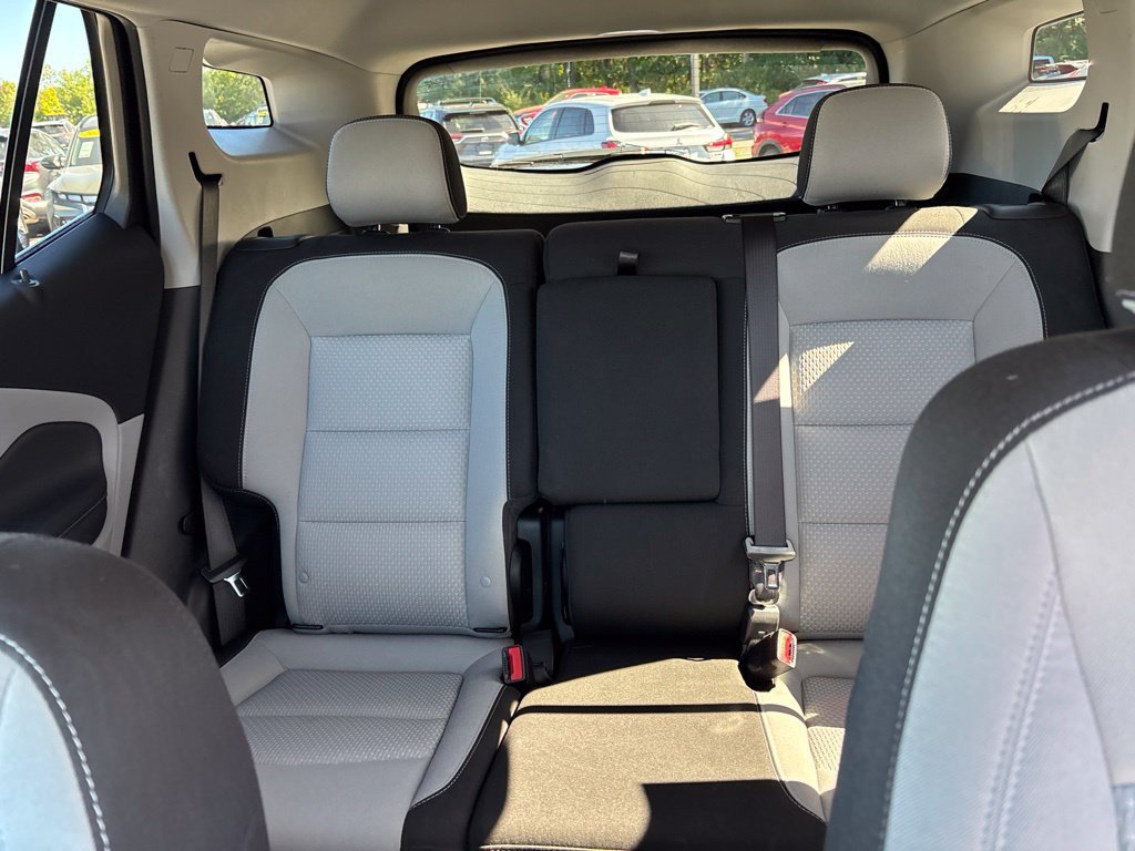 Used 2023 White GMC SLE image 11
