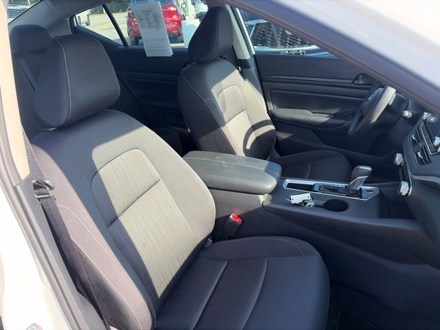 Used 2025 White Nissan 2.5 S image 10