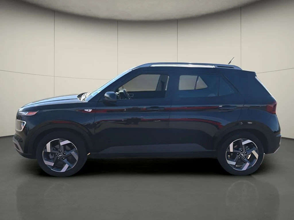 Used 2025 Black Hyundai SEL image 4