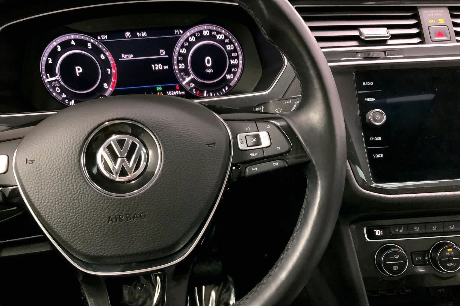 Used 2019 Deep Black Pearl Volkswagen SEL Premium image 25