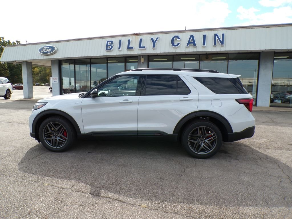 New 2026 Space White Metallic Ford ST-Line image 4