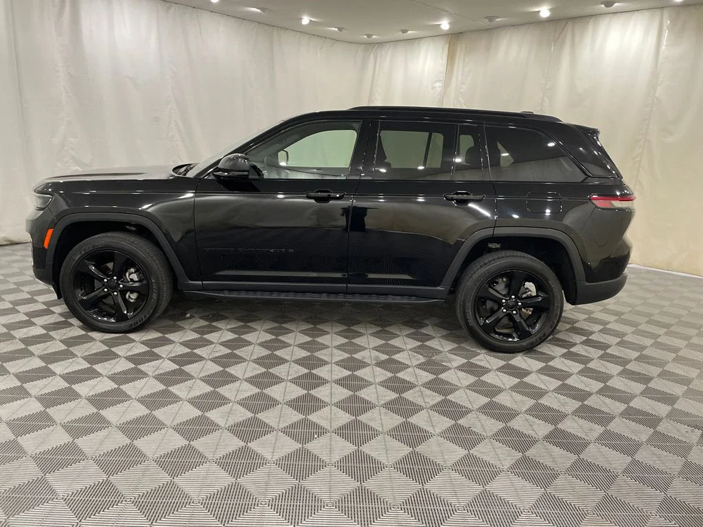 2024 Jeep Grand Cherokee Altitude - Photo 11