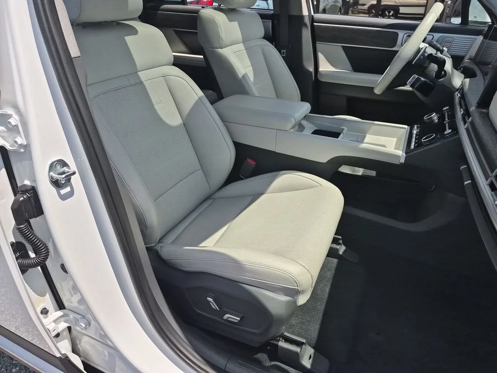 Used 2024 White Hyundai Limited image 27