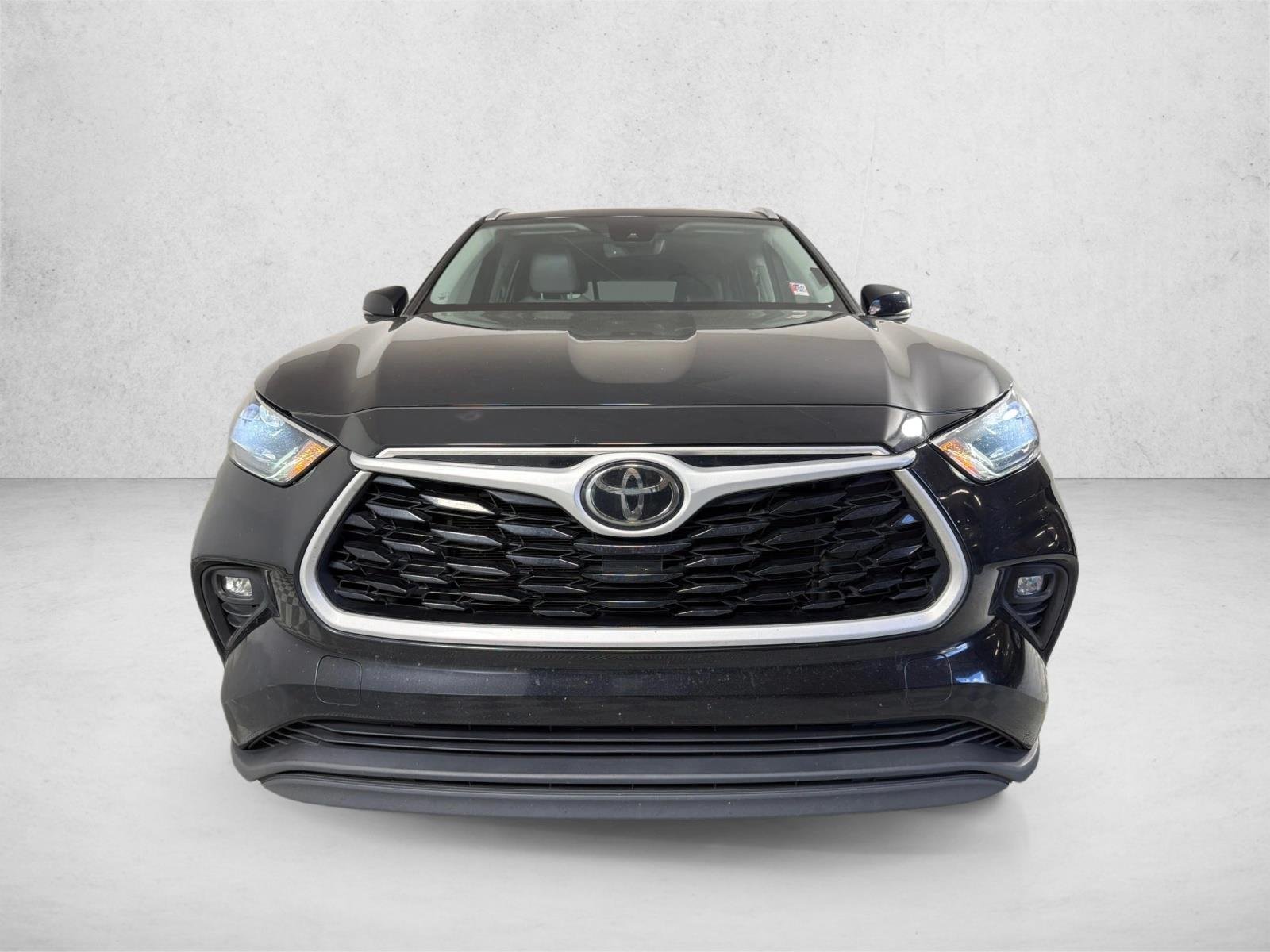 Used 2023 Midnight Black Metallic Toyota XLE image 9