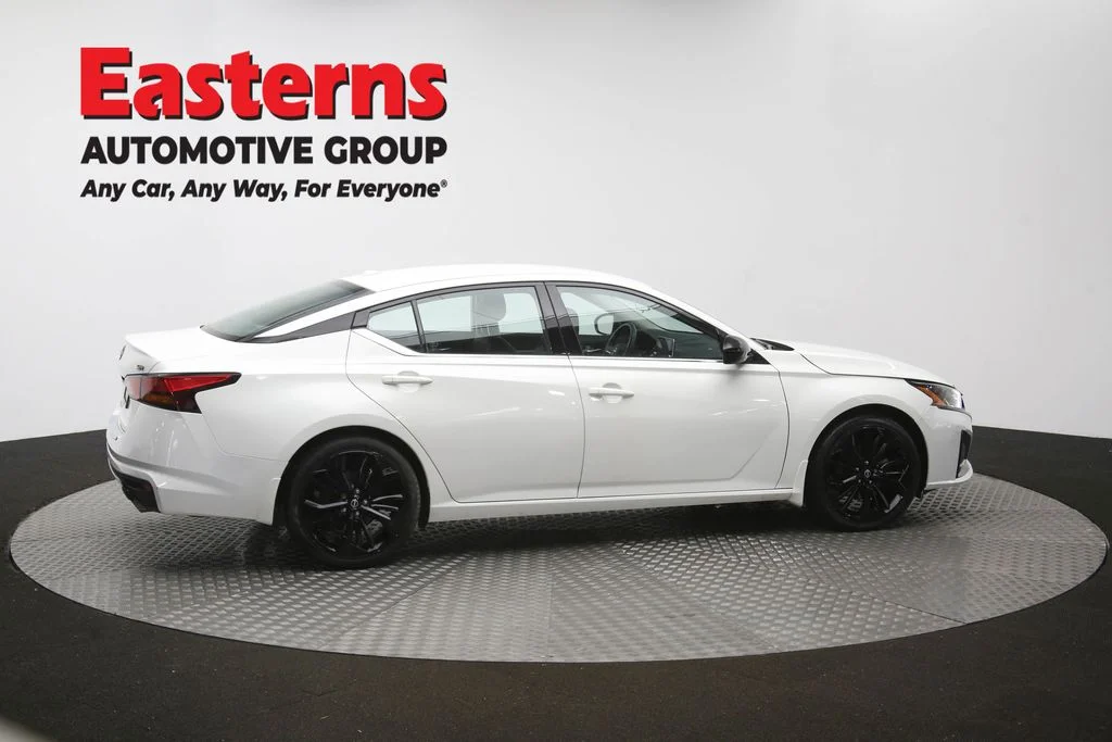 Used 2023 White Nissan 2.5 SR image 43