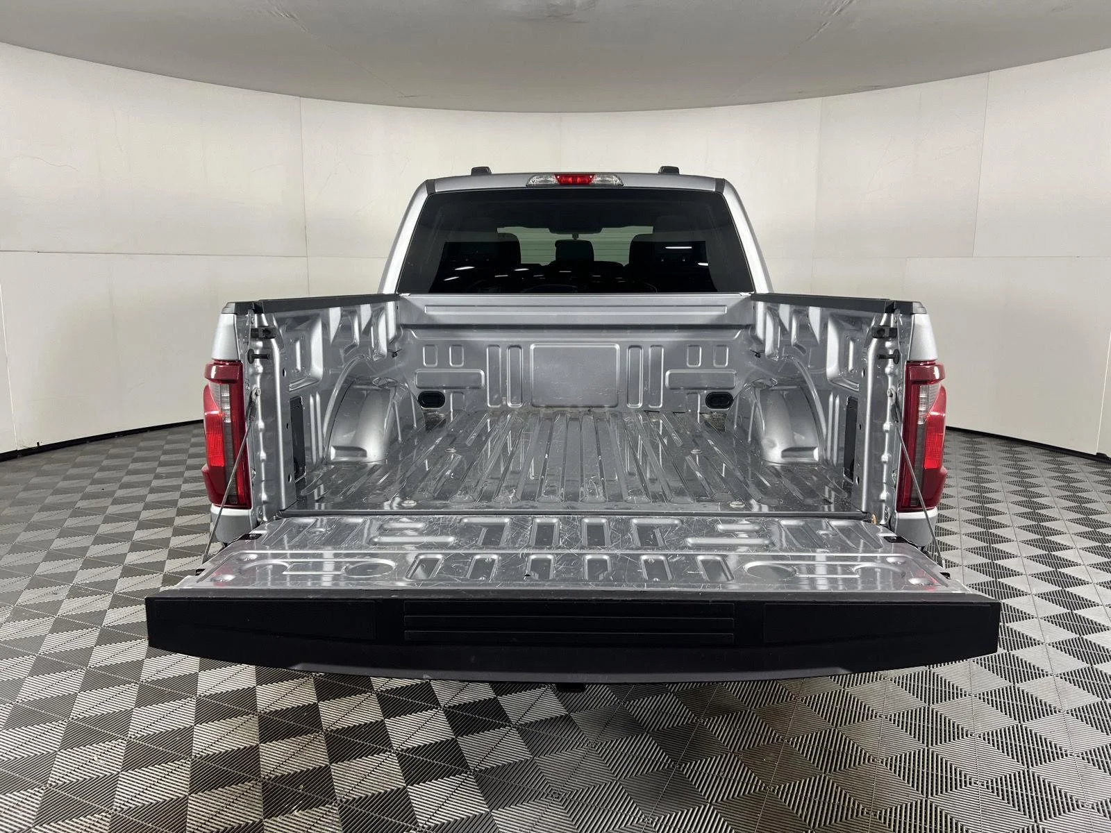 Used 2025 Silver Ford XLT image 19