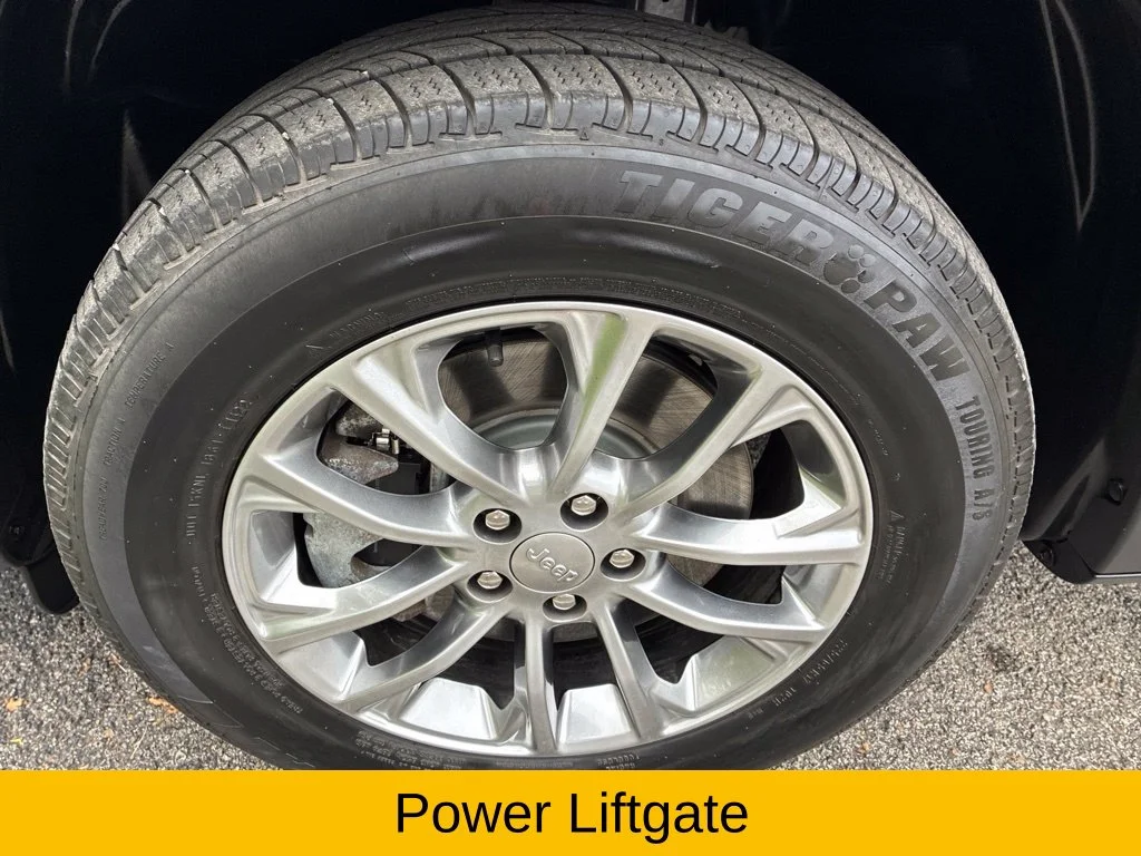 Used 2021 Olive Green Jeep Latitude Lux image 14