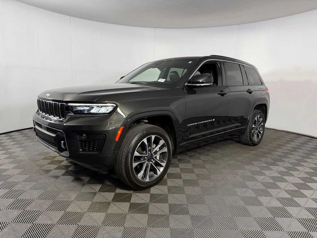 Certified Used 2024 Rocky Mountain Pearlcoat Jeep Overland image 3