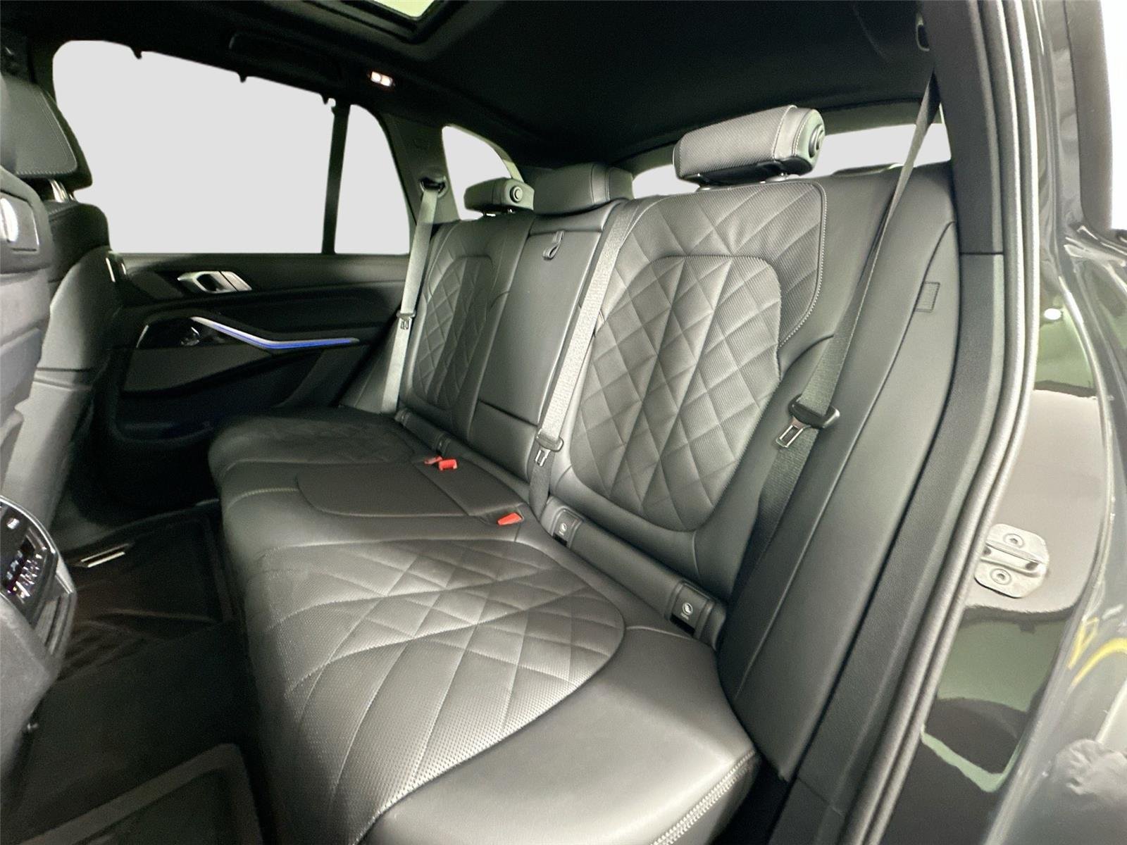 2026 BMW X5 M60i - Photo 26