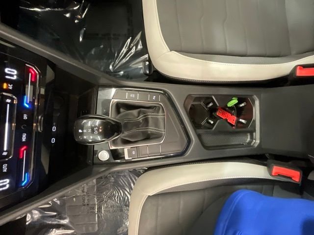 Used 2025 Gray Volkswagen 1.5T SE image 21