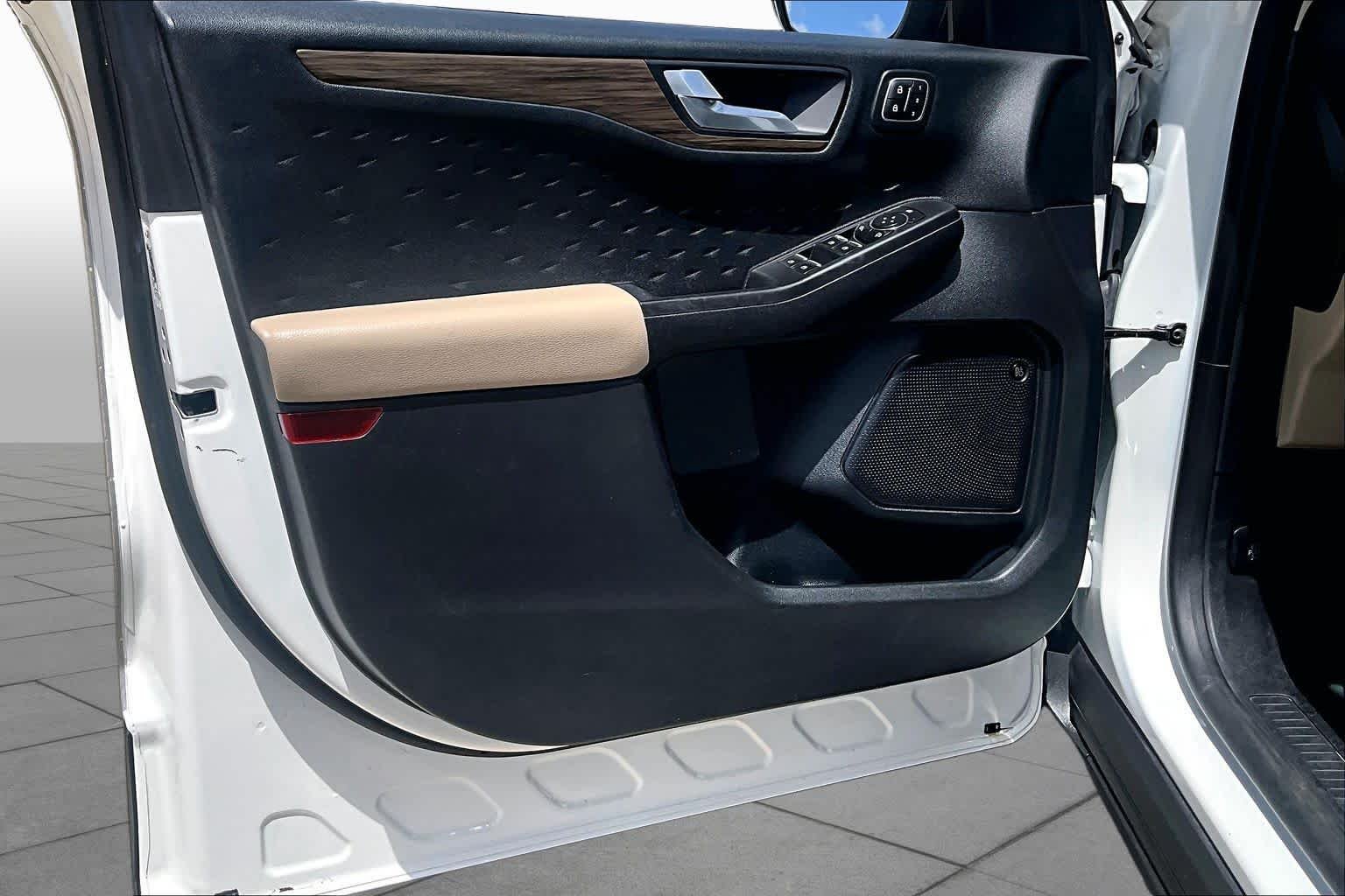 Used 2020 Star White Metallic Tri-Coat Ford Titanium image 22