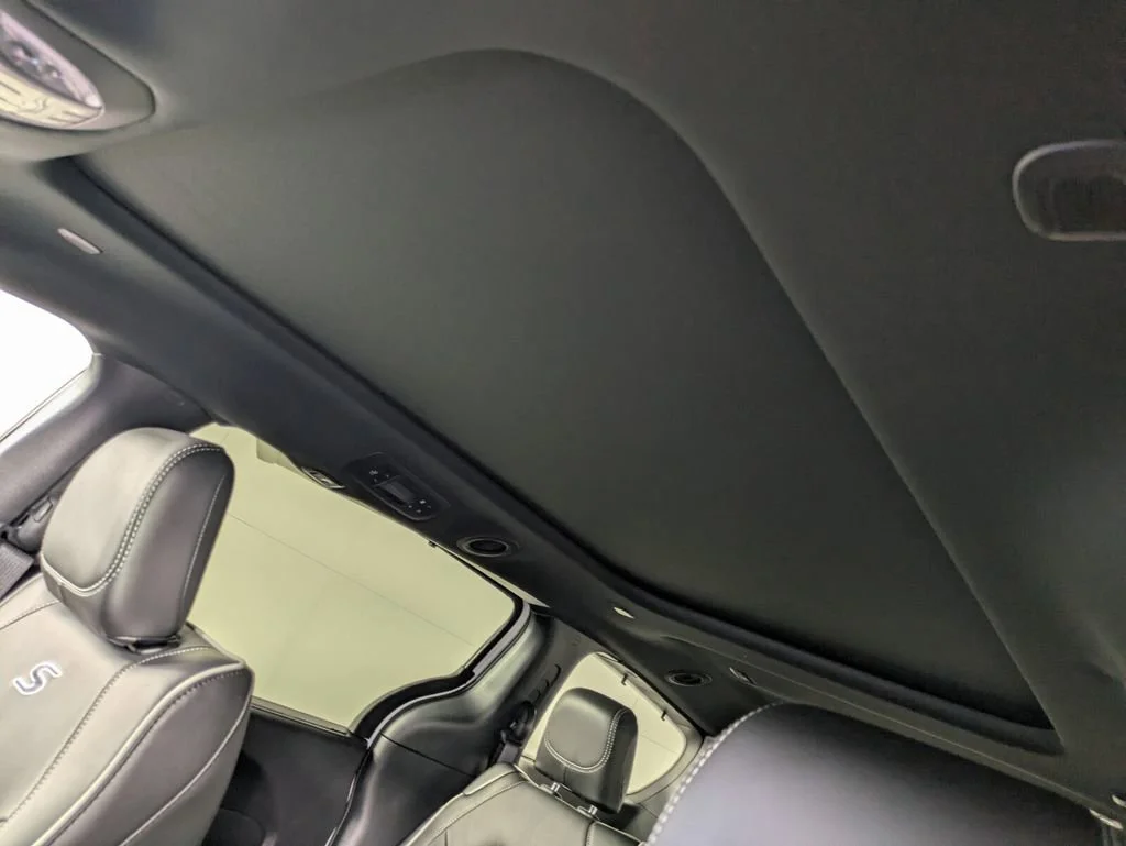 New 2026 Bright White Clear-Coat Exterior Paint Chrysler Limited image 13