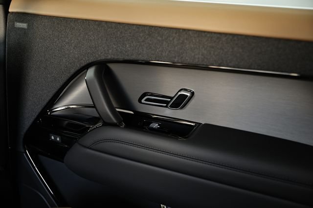 New 2026 Fuji White Land Rover Dynamic SE image 37