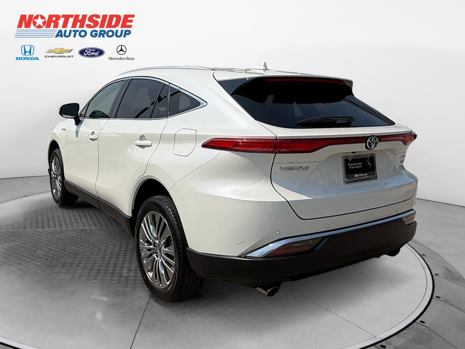 Used 2021 Blizzard Pearl Toyota Limited image 5