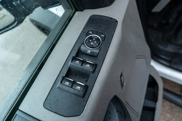 Used 2018 White Ford XL image 21
