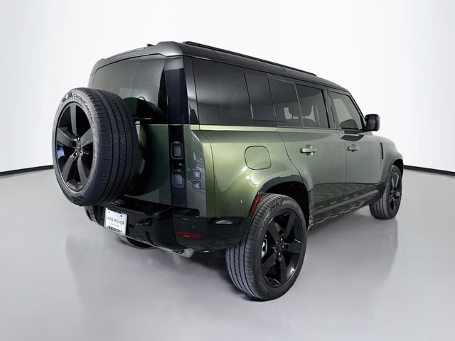 New 2026 Woolstone Green Land Rover X-Dynamic SE image 5