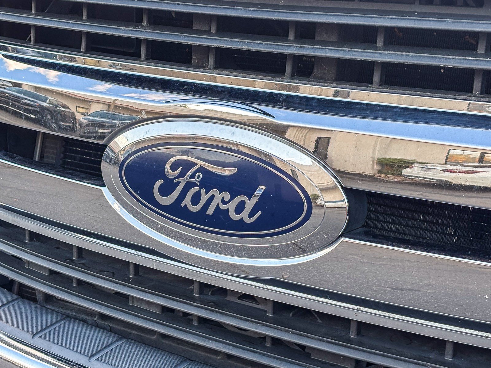 Used 2017 Oxford White Ford XLT image 9