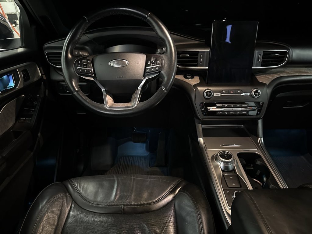 Used 2020 Black Metallic Ford Platinum image 23