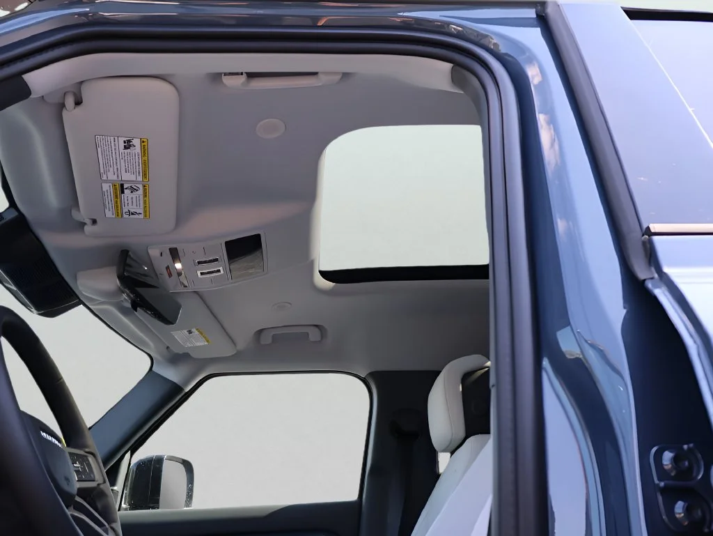 New 2026 Blue Land Rover X-Dynamic SE image 37