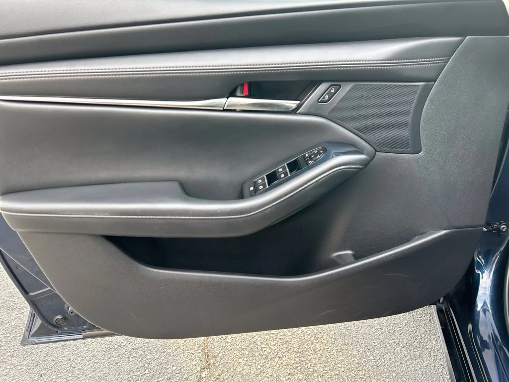 Used 2021 Blue Mazda Preferred image 13