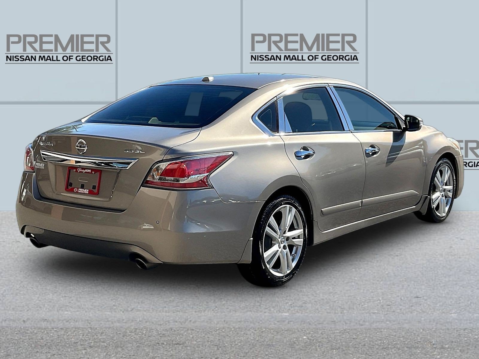 Used 2015 Beige Nissan 3.5 SL image 7