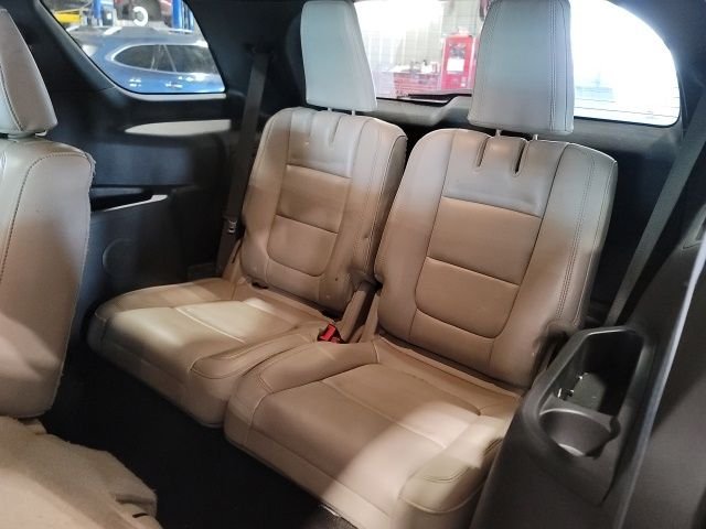Used 2012 White Platinum Clearcoat Metallic Ford XLT image 11