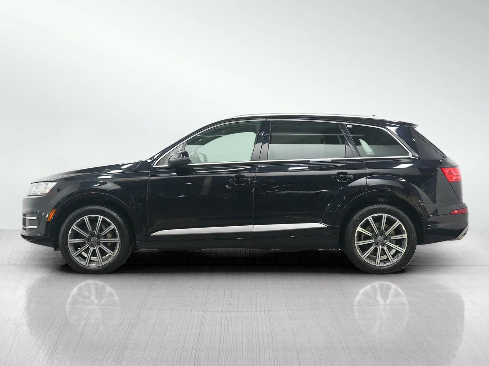 Used 2017 Audi Q7 Premium Plus with VIN WA1LAAF70HD014872 for sale in Burnsville, Minnesota