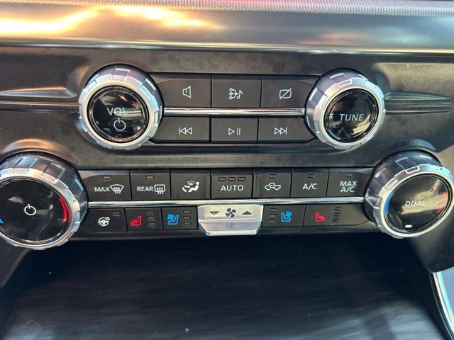 Used 2024 Brown Ford Lariat image 26