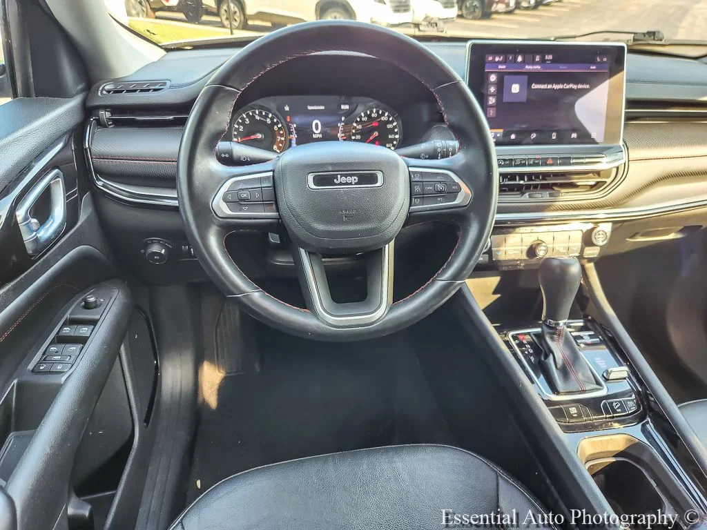 Used 2022 Silver Jeep Trailhawk image 10