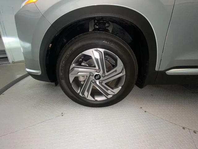 Used 2023 Silver Hyundai SEL image 10