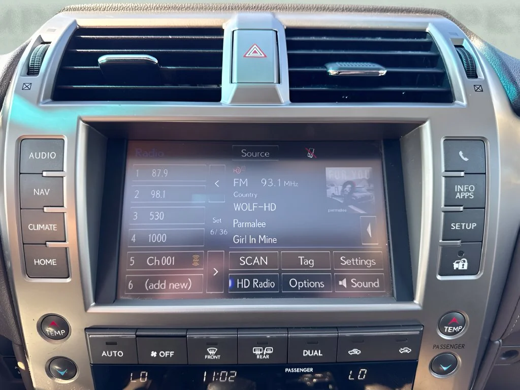Used 2018 White Lexus 460 image 20