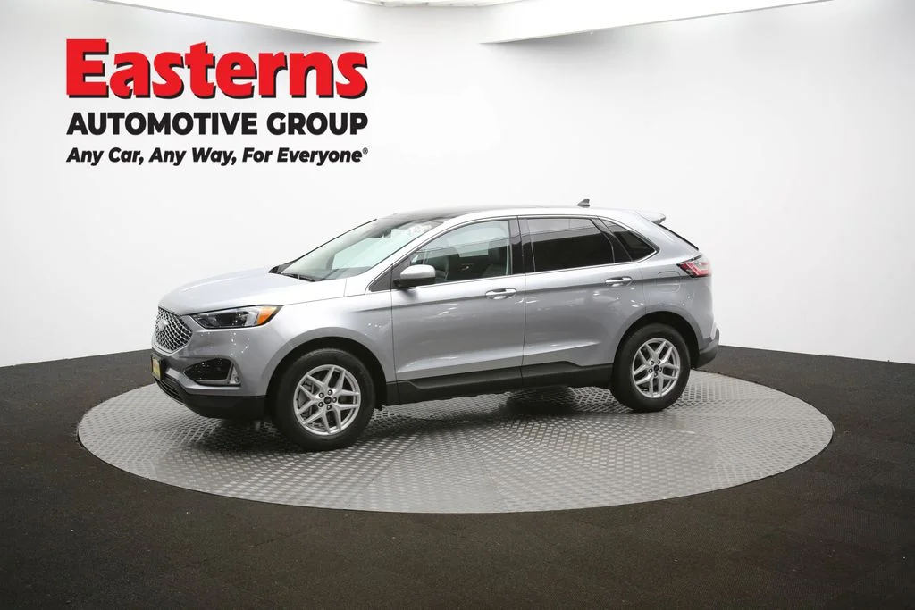 Used 2023 Silver Ford SEL image 54