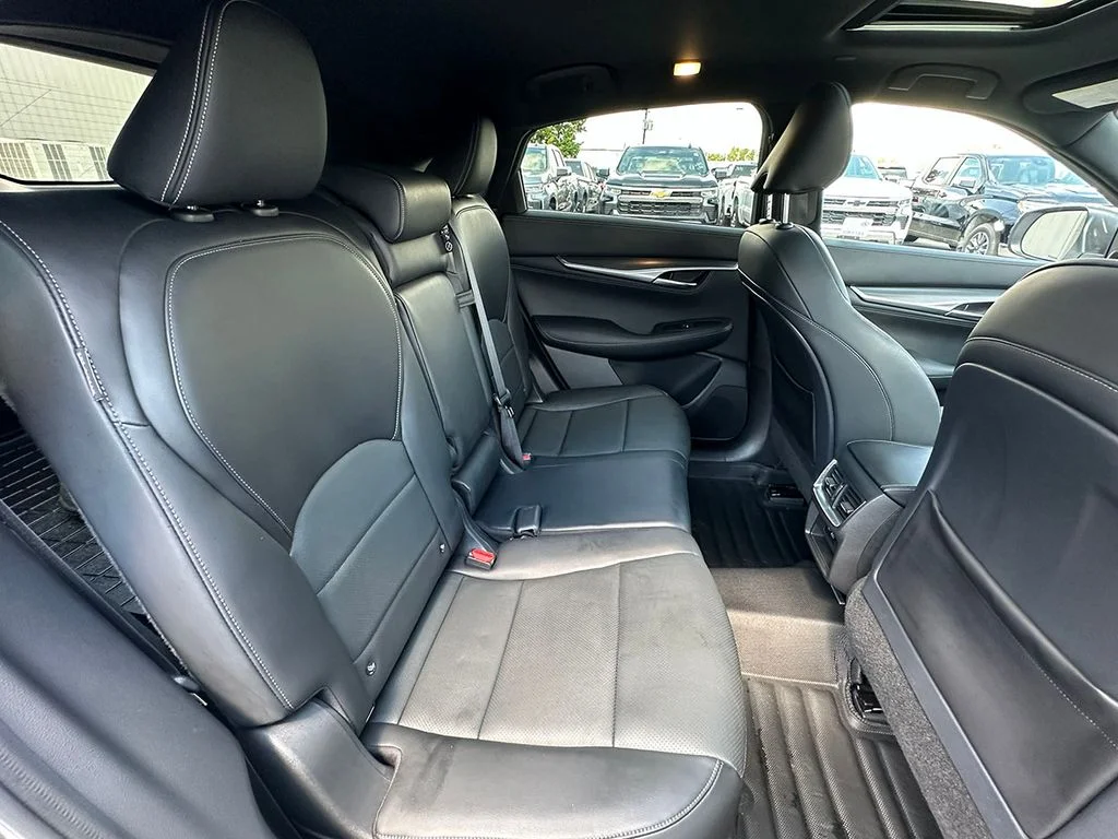 Used 2023 White INFINITI LUXE image 24