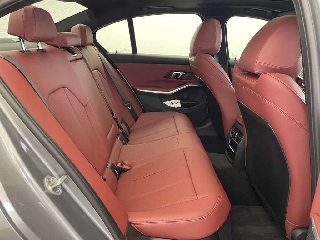 2025 BMW 3 Series 330i - Photo 18
