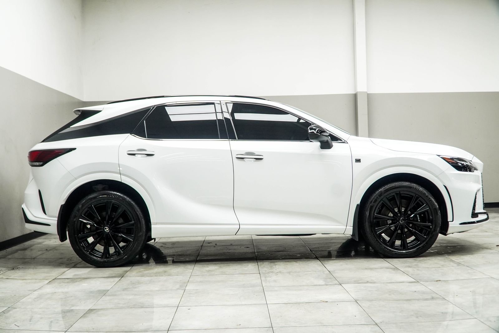 Used 2024 White Lexus 500h F SPORT Performance image 6