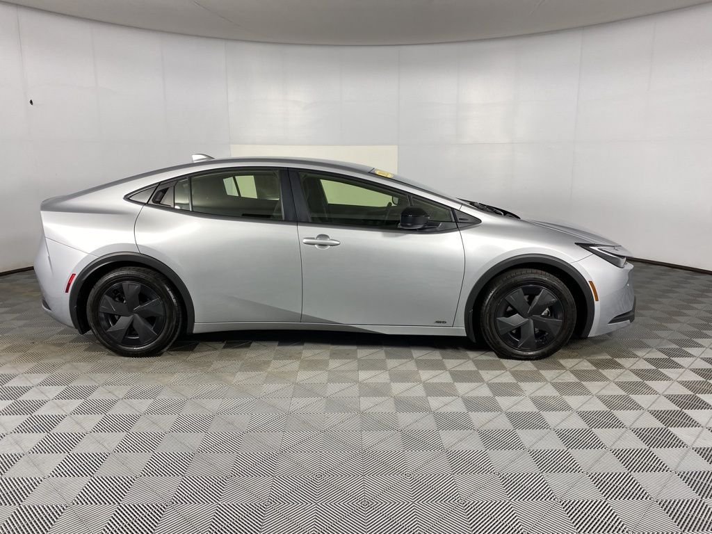 2023 Toyota Prius LE - Photo 23