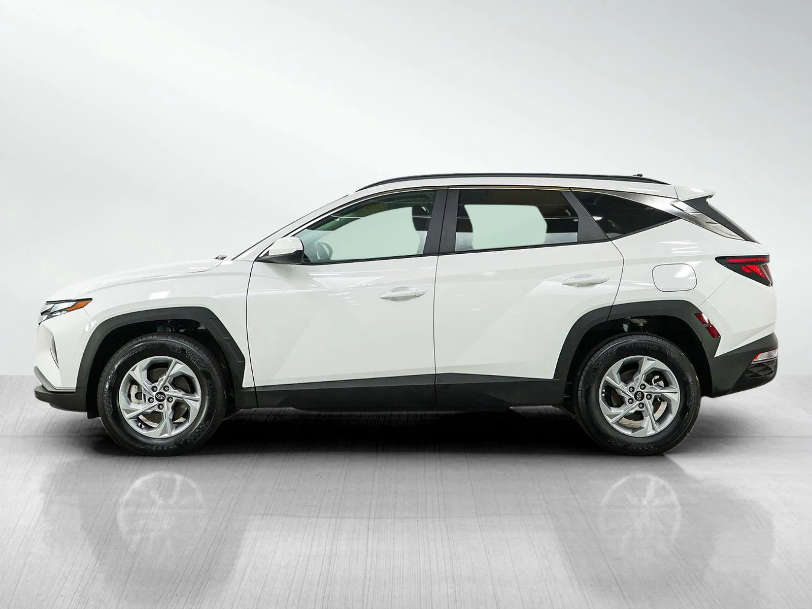 Used 2024 Hyundai Tucson SEL with VIN 5NMJBCDEXRH391645 for sale in Minneapolis, Minnesota